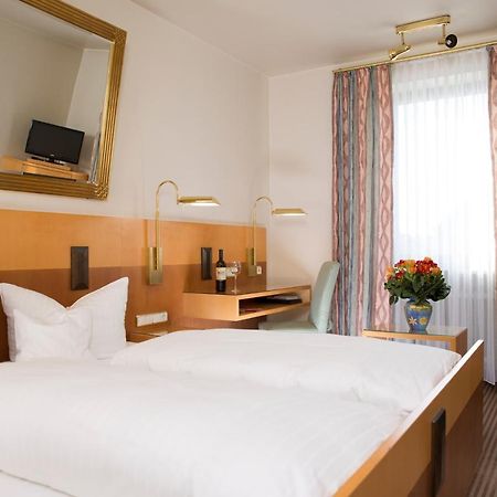 Hotel Dietmayr Ноймаркт  Экстерьер фото