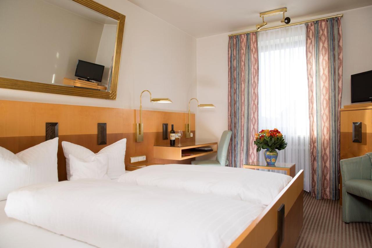 Hotel Dietmayr Ноймаркт  Экстерьер фото