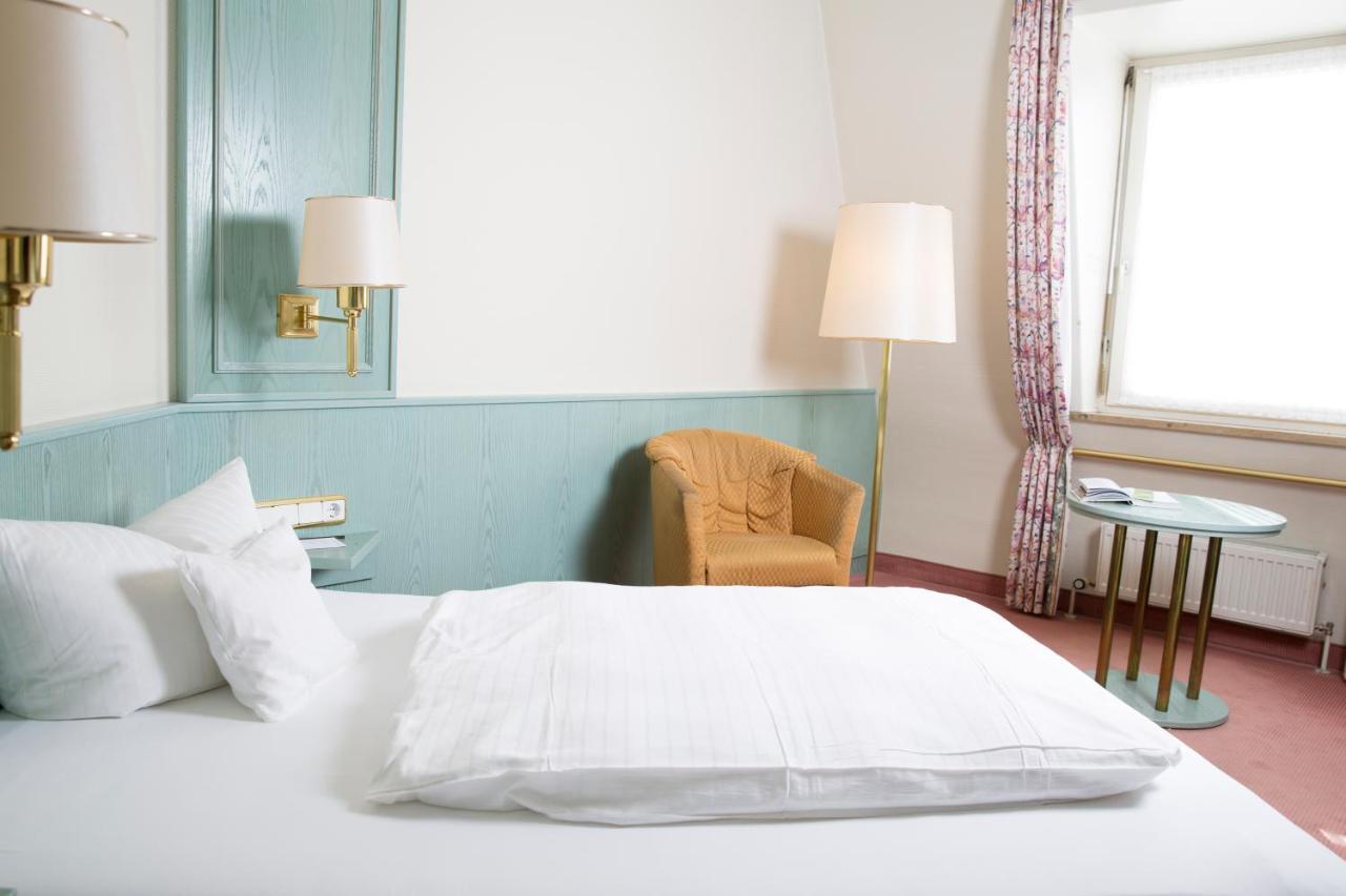 Hotel Dietmayr Ноймаркт  Экстерьер фото