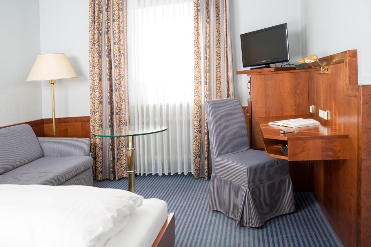 Hotel Dietmayr Ноймаркт  Экстерьер фото