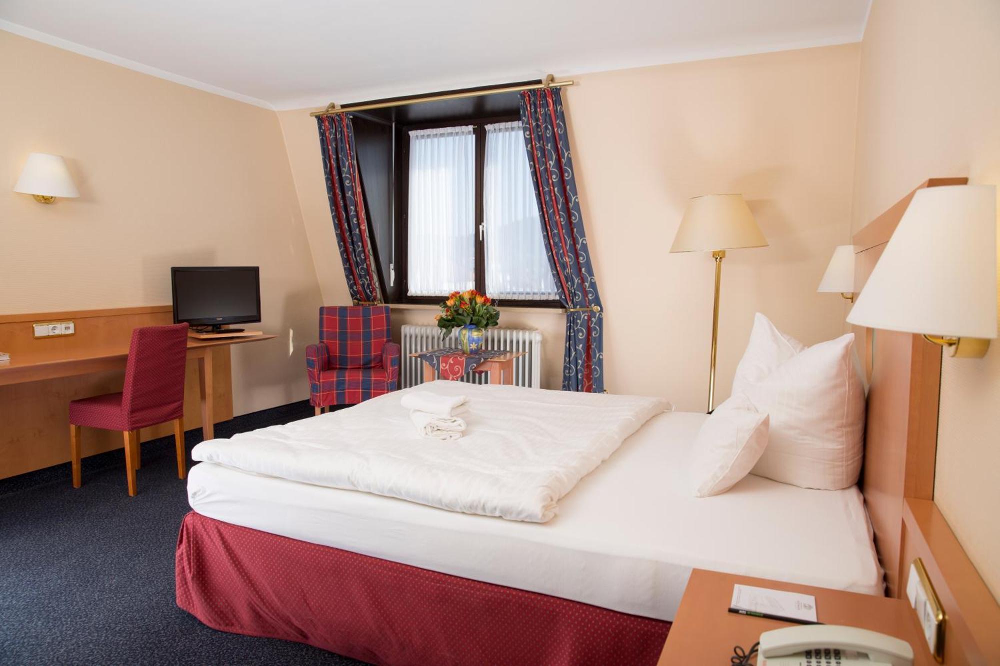 Hotel Dietmayr Ноймаркт  Экстерьер фото